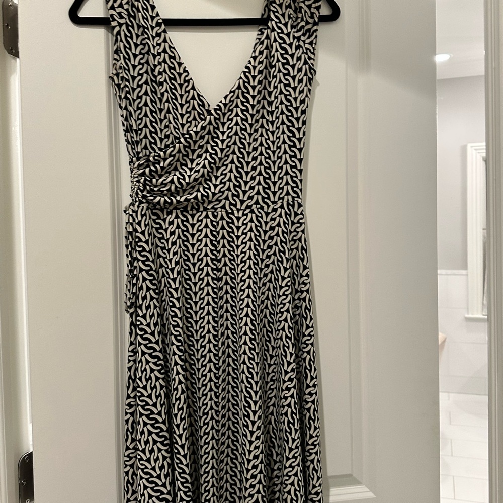 Elegant Black and White Patterned Dress